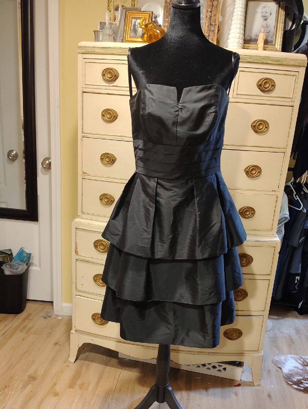 ALFRED SUNG Black Strapless Tiered Peplum Cocktail Dress